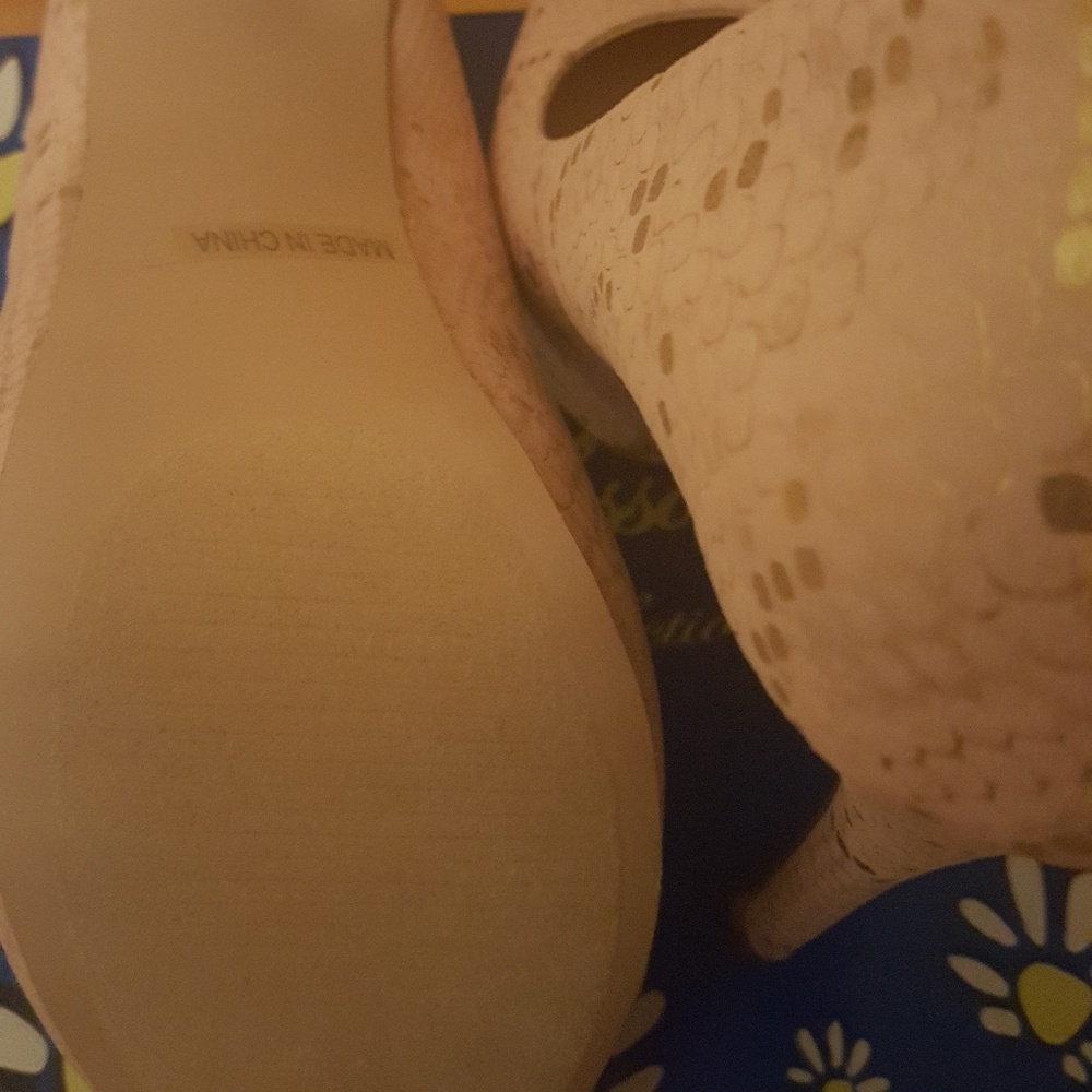 Shoes - Picture 4 of 7